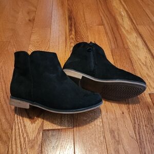 Suade Booties Cat & Jack Size 9